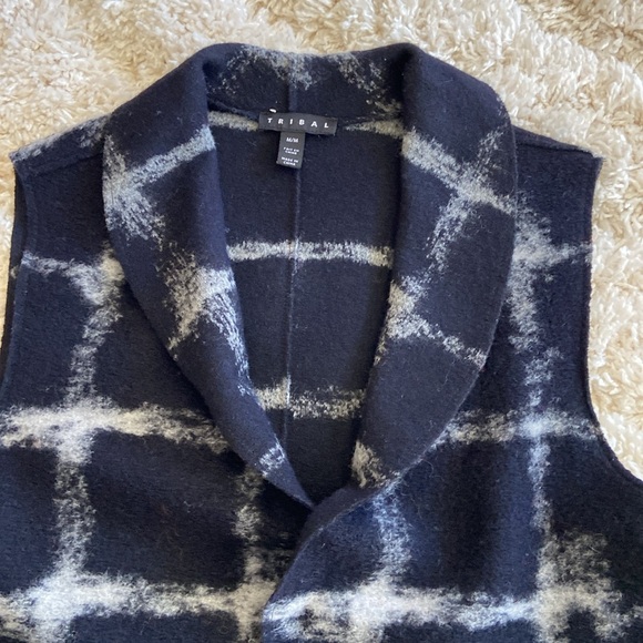 Tribal vest , size M/L, black with white/silver plaid. Very unique . - Picture 2 of 6